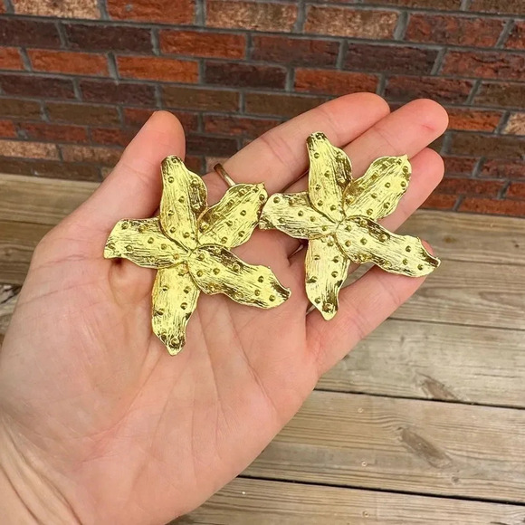 Zara Starfish Statement Stud Earrings - Picture 11 of 14